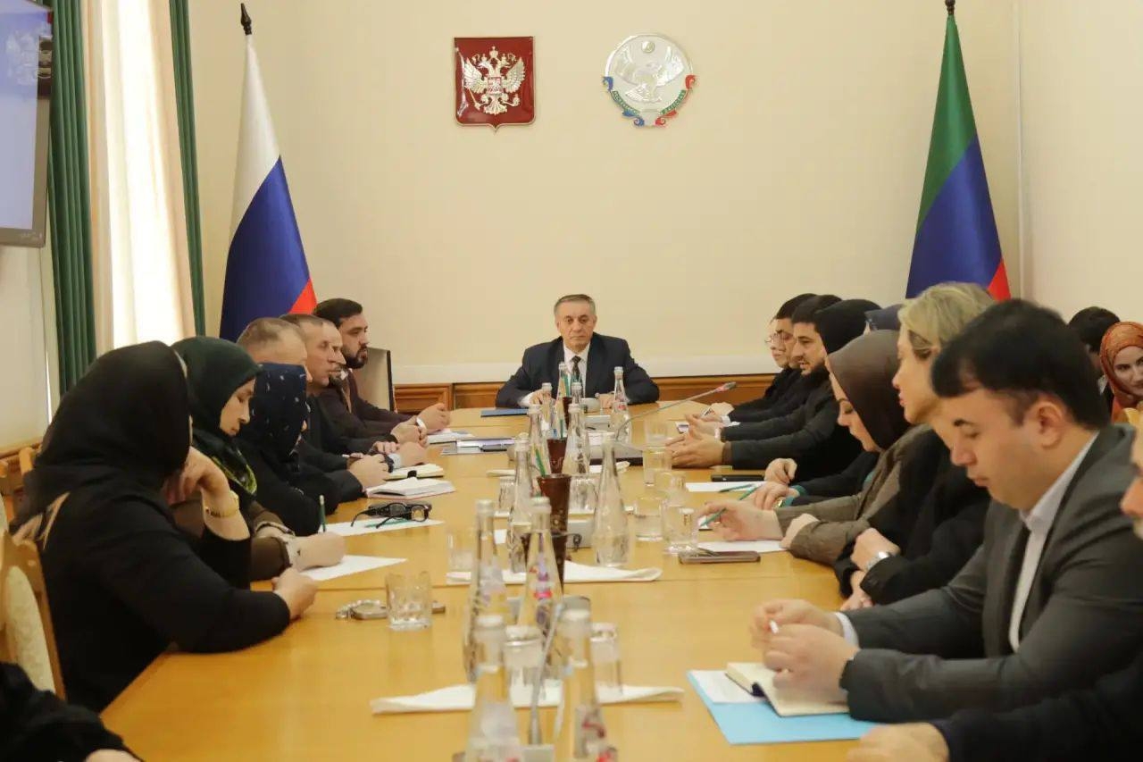 Вопросы поддержки участников СВО и их семей обсудили в Правительстве Дагестана