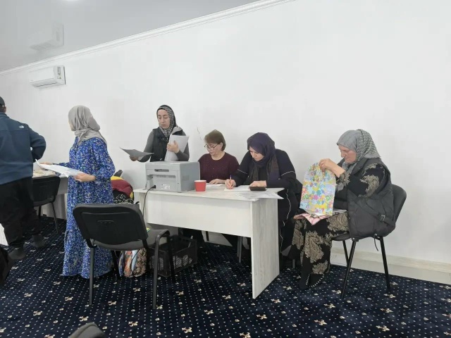 Специалисты территориального управления социальной защиты населения города Хасавюрта и Хасавюртовского района сегодня выехали в село Тутлар, которое пострадало от паводка