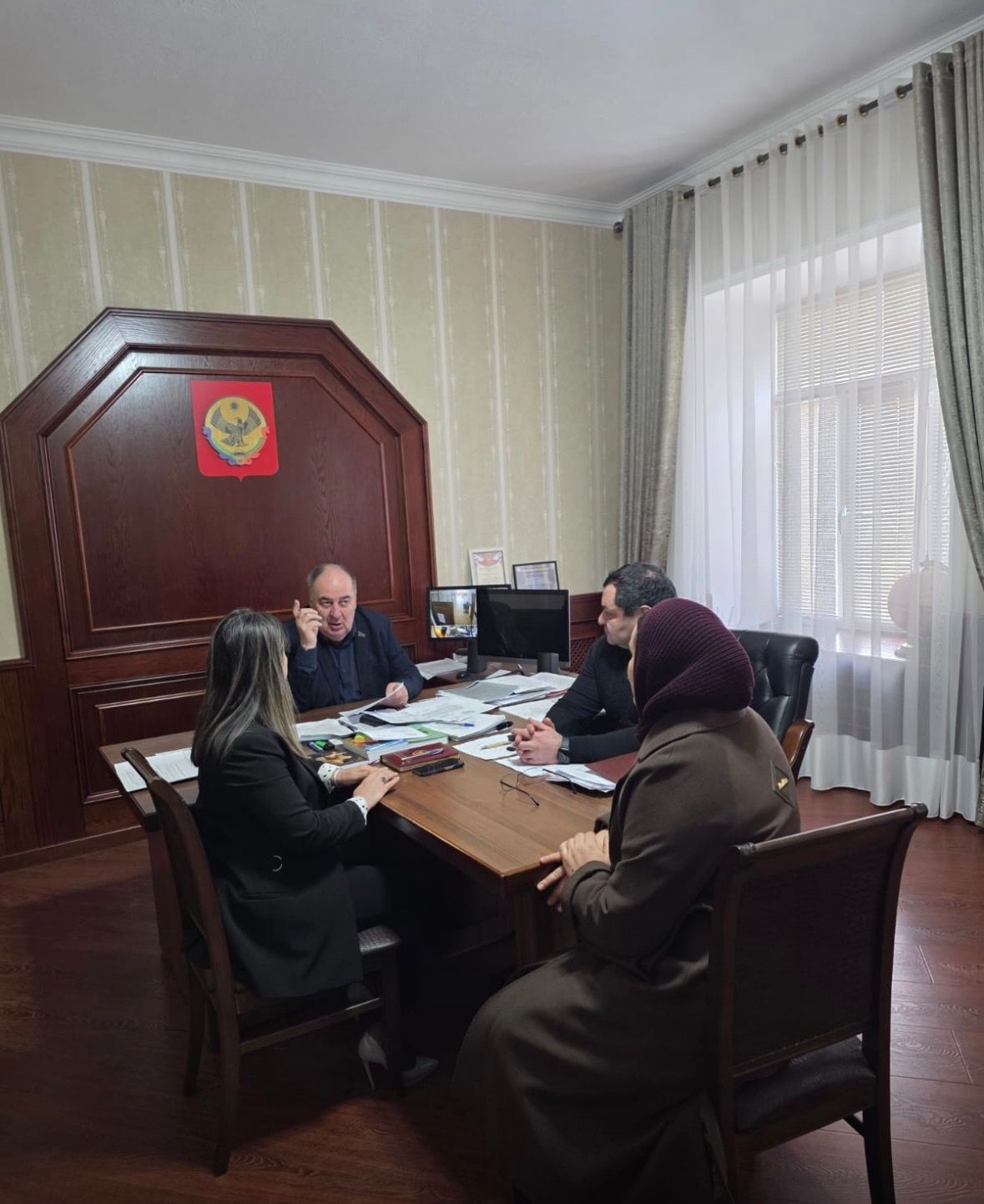 В управлении социальной защиты населения депутат Народного Собрания РД партии «Единая Россия» Руслан Ибрагимов провёл выездной приём граждан.