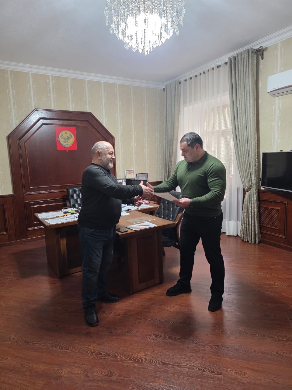 В Управлении социальной защиты населения состоялось знаковое событие — вручение жилищных сертификатов участникам боевых действий в Афганистане.